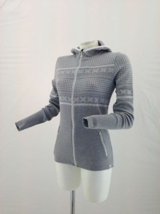 Due to the thermal insulation properties of Dryarn fibre, Newland sweaters are also said to be ideal for all outdoor activities in winter. © Newland