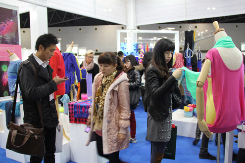 With around 190 exhibitors currently registered, an increase of 12% over a year ago, the show highlights the most creative spinners and knitters from Europe as well as Asia, including yarns for flat and circular knitting, hand-knitting, and functional textiles. © SPINEXPO.