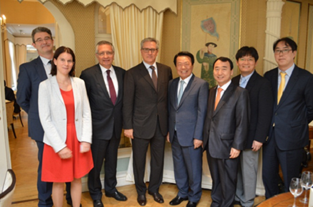 Euratex representatives welcoming the delegation of the Korean Federation of Textile Industries (Kofoti). © Euratex