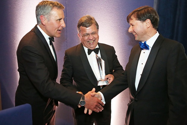 L-R: SKY News anchor Dermot Murnaghan presents the Lifetime Achievement award to Christopher Nieper, Nigel Swabey President of the CatEX Direct Commerce Association, Christopher Nieper managing director of David Nieper. © David Nieper