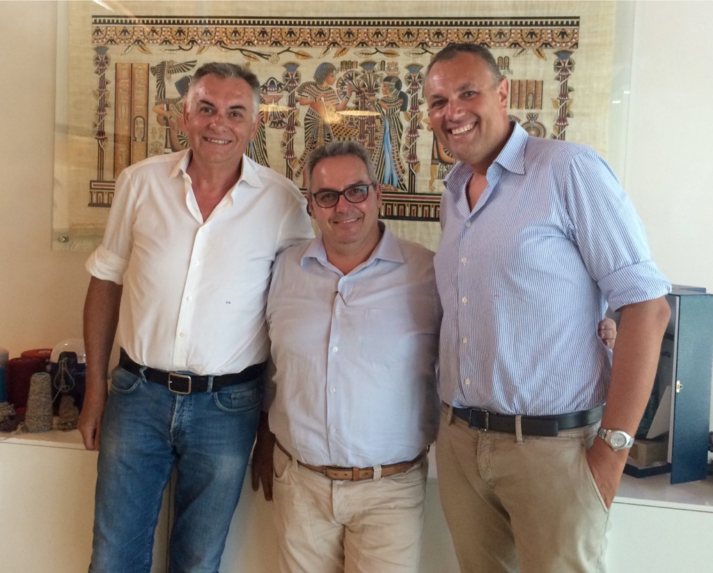 New Twins’ founder Tarcisio Ruffoli (centre) with local Shima Seiki representatives Claudio Gandolfi (left) and Fabrizio Gandolfi (right) at the New Twins factory in Avio, Trentino.