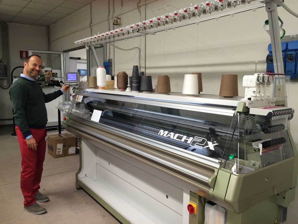 IMAX’ Giancarlo Baroni prepares to make a WHOLEGARMENT sample on the four needlebed Shima Seiki MACH2X. WHOLEGARMENT demand is growing at IMAX, especially since the introduction of gauges 15 and 18.