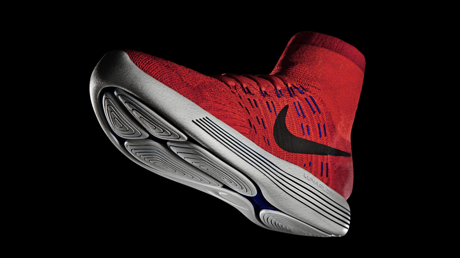 New LunarEpic Flyknit model features an innovative mid-height collar design and a new tooling system. © Nike 