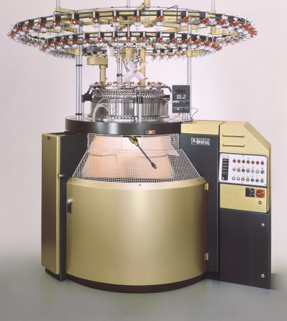 This is how a Relanit looked 30 years ago: Relanit 4, one of the machines presented on ITMA in 1987, works with four needle tracks. © Mayer & Cie.