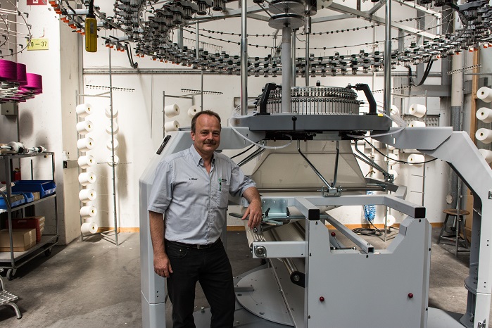 Now: Johannes Bitzer in front of a Relanit at the final assembly stage. © Mayer & Cie.