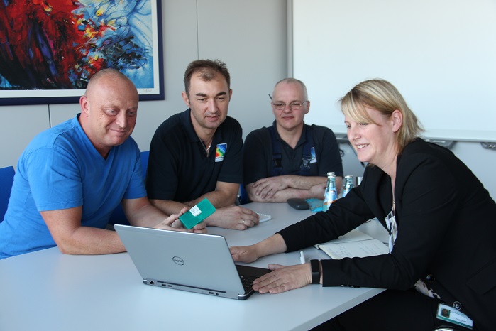 Marion Högg from Karl Mayer visiting Georg+Otto Friedrich GmbH, talking to the Production Manager, Walery Albert (second from the left), Tobias Falk (first from the left) and Werner Steiger, who are members of his team. © Karl Mayer