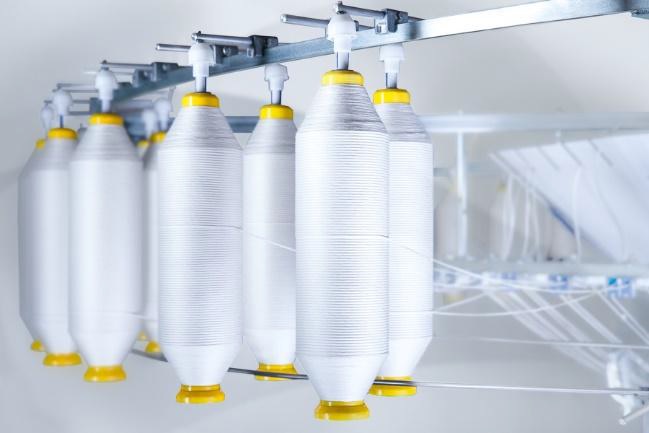 The Spinit 3.0 processes roving, not yarn. An advantage that the IKU jury especially appreciated is that there is no spool leftover waste because unprocessed roving can be sent straight back to the spinning mill. © Mayer & Cie.