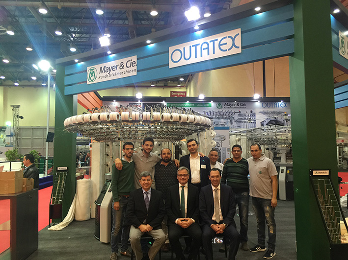 The Mayer & Cie. and the Outatex team in front of the circular knitting machine Relanit 3.2 S. © Mayer & Cie.