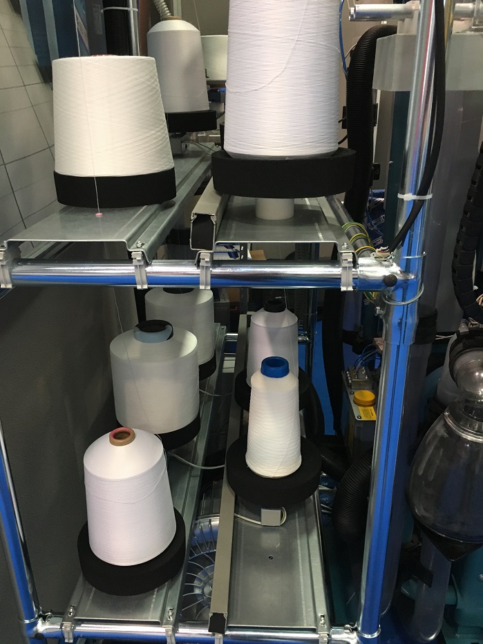 Each yarn package is weighed while the machine is in operation and the technology memorises values on the spot. © Knitting Industry 