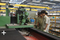 The service technicians of the future prepare for their practical assignments at KARL MAYER Technical Services Ltd.