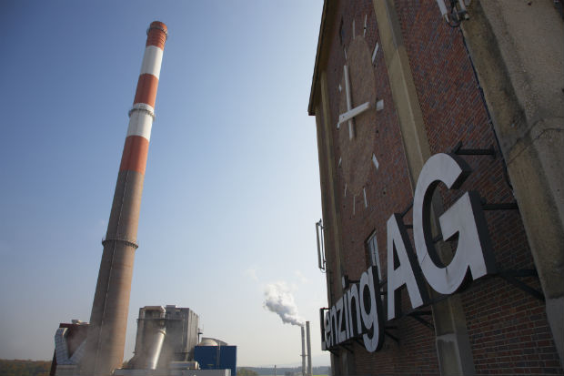 Current large-scale strategic investments such as the new Tencel production plant located at the Lenzing site will continue as planned. © Lenzing 