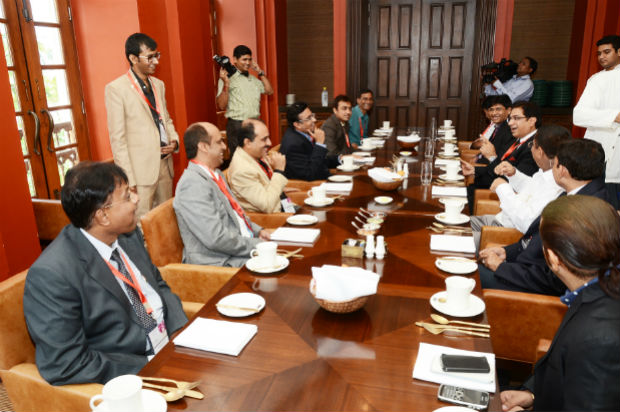 Shri Dilip Parulekar, Hon’ble Minister for Tourism, Goa, having breakfast with IAAI team. © IAAI