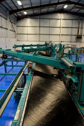 The machine is equipped with three axes, capable of laying ply angles from 20° through to 90° with both in-line and off-line spreading technology. © Formax