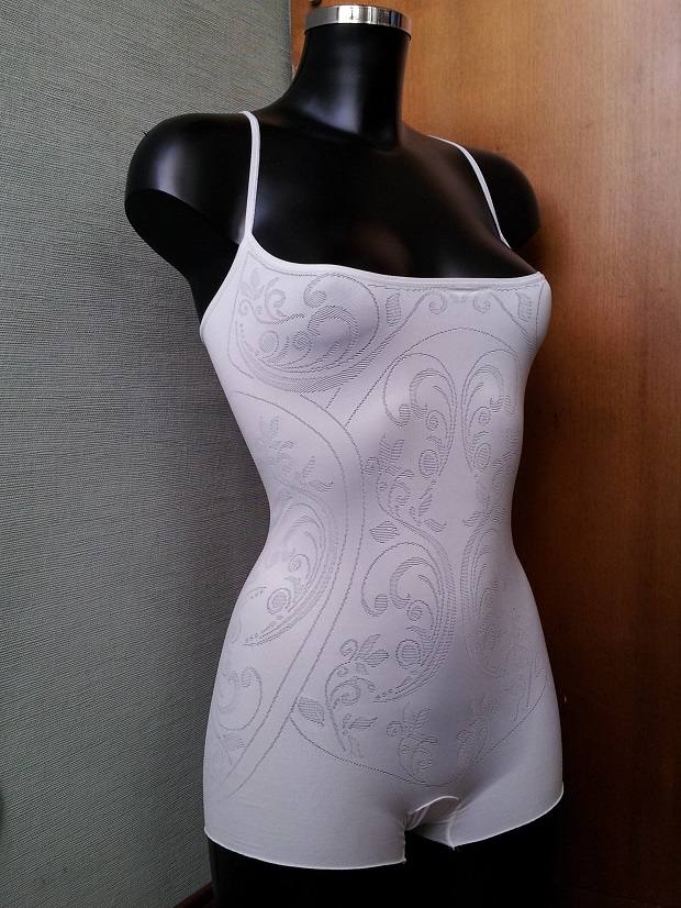 Body One bands are structured and designed to highlight the natural beauty of the female body’s curves. © Piave Maitex 