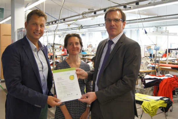 Helene Melnitzky, Head of Ecology at the Institut für Ökologie, Technik und Innovation GmbH (ÖTI) and Ing. Robert Löcker, MBA (CEO of ÖTI) awarded the STeP certificate to Mag. Otto Leodolter, Managing Director of LÖFFLER GmbH, pictured here on the left. © OEKO-TEX