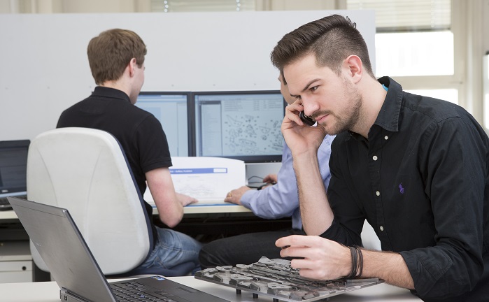 Requests by phone are possible in German and English. © H. Stoll GmbH & Co. KG 