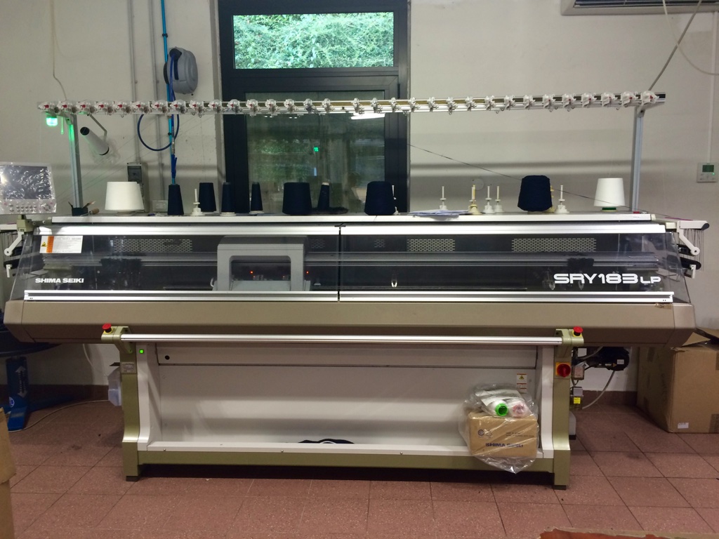 Shima Seiki SRY183LP machine in action at Martignoni Paola.