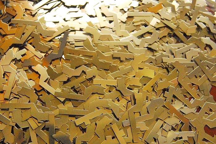 The ‘Ur-nanos’ glow a golden color in the spotlight. Microscopic inclusions keep the oil film even while running and make the ‘nanos’ very energy efficient, reduce wear and lower the resulting temperature during production. For the knitters it also means less abrasion caused by metal-to-metal contact, reduced metal soil in the knitwear and a longer life for the knitting elements. © Christoph Liebers GmbH & Co. KG, Germany
