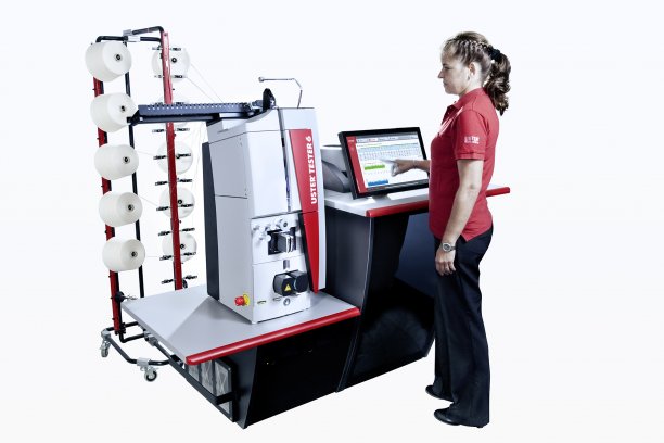 Operator at the Uster Tester 6. © Uster Technologies