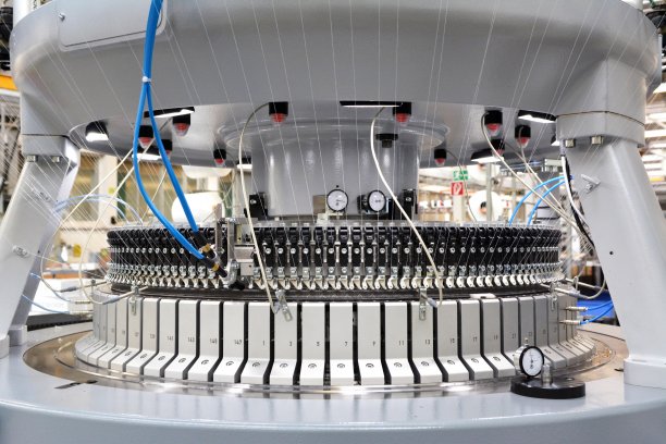 D4 2.2 II HPI interlock machine. © Mayer & Cie.
