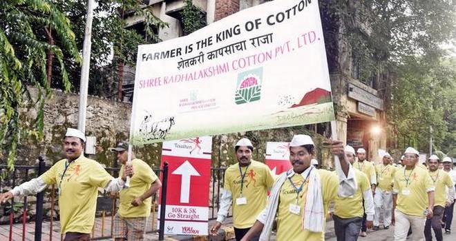 Cotton growing farmers participated in the run. © Sasmira Alumni Foundation