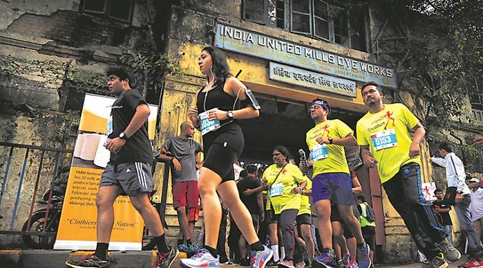 The run commenced and ended at one of the heritage mills of Mumbai, Indu Mills Compound. © Sasmira Alumni Foundation