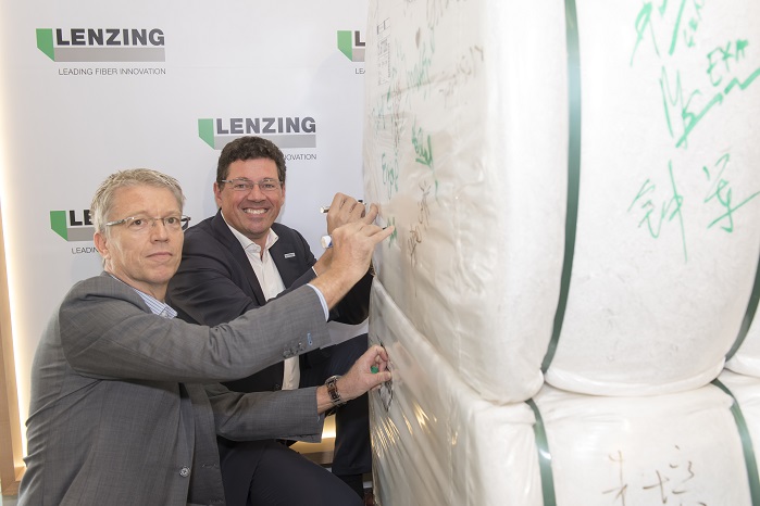 CTO Heiko Arnold and CCO Robert van de Kerkhof. © Lenzing AG