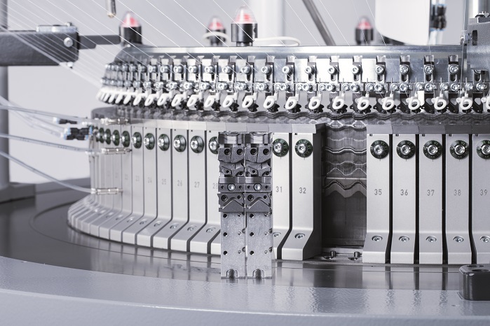 In the Relanit 3.2 HS relative technology ensures extraordinary productivity, reliability and a large variety of yarn qualities that can be processed. © Mayer & Cie.