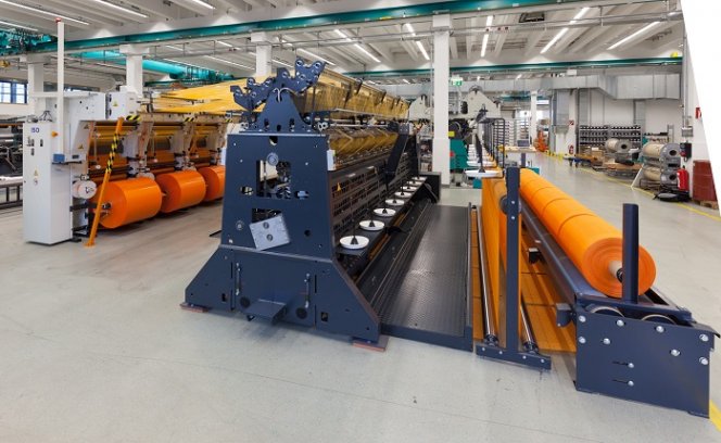 The whole line with the FTL unit, the RDS 11 EL and the batching unit for automatic sacks. © Karl Mayer