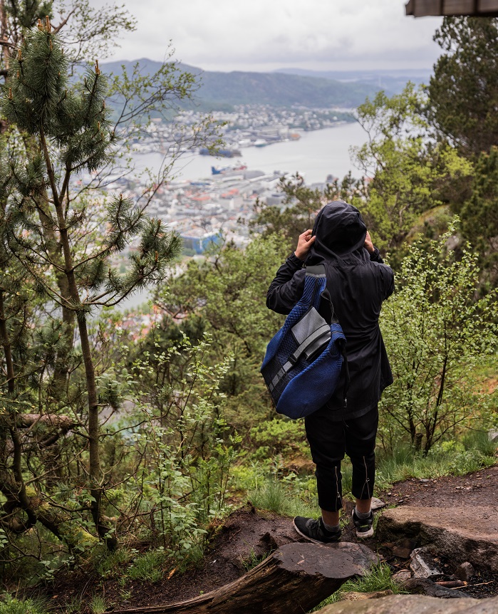 The round volume and soft contours of the backpack appear to merge with undulating landscapes. © Ola Krondahl