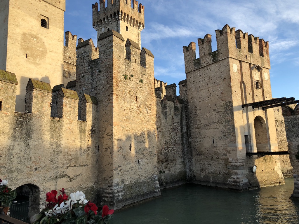 Scaligero Castle in Sirmione at Lake Garda, Italy. © Knitting Industry