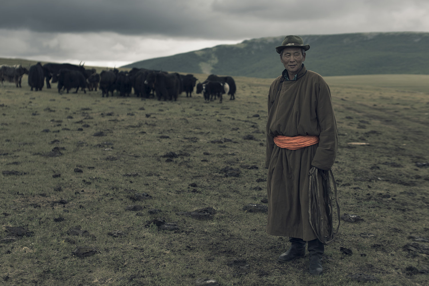 A springtime journey offers participants behind-the-scenes access to the combing season, where the story of Tengri yarn begins. © Tengri 