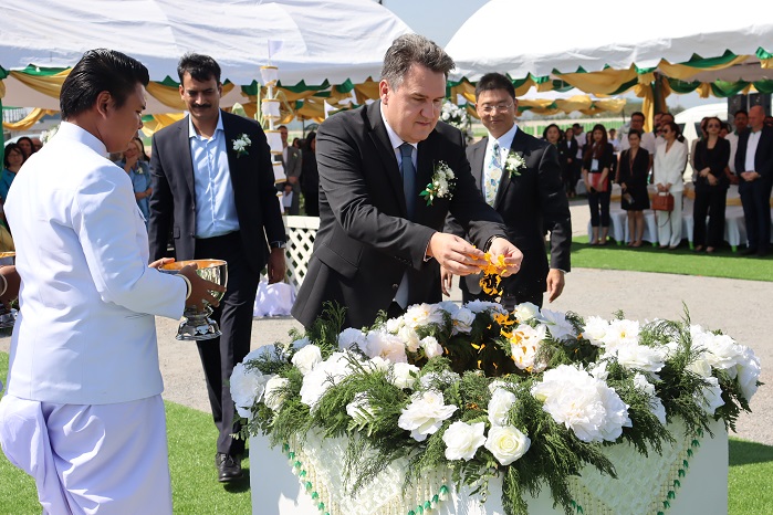 Laying of the foundation stone. Pictured: Christian Dressler, VP Global Engineering. © Lenzing AG