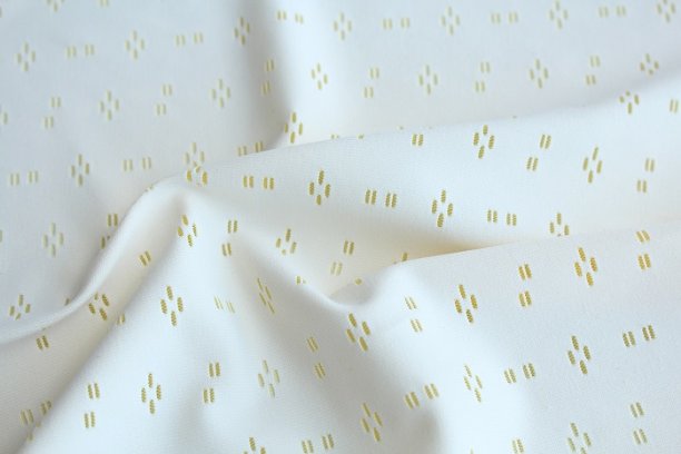 Soft sportswear fabric produced on the RSJ 4/1 ON, with climate-controlling effect, thanks to the breathable mesh design and the processing of Meryl Cool EcoDye yarn with a cooling effect on the inside. © Karl Mayer