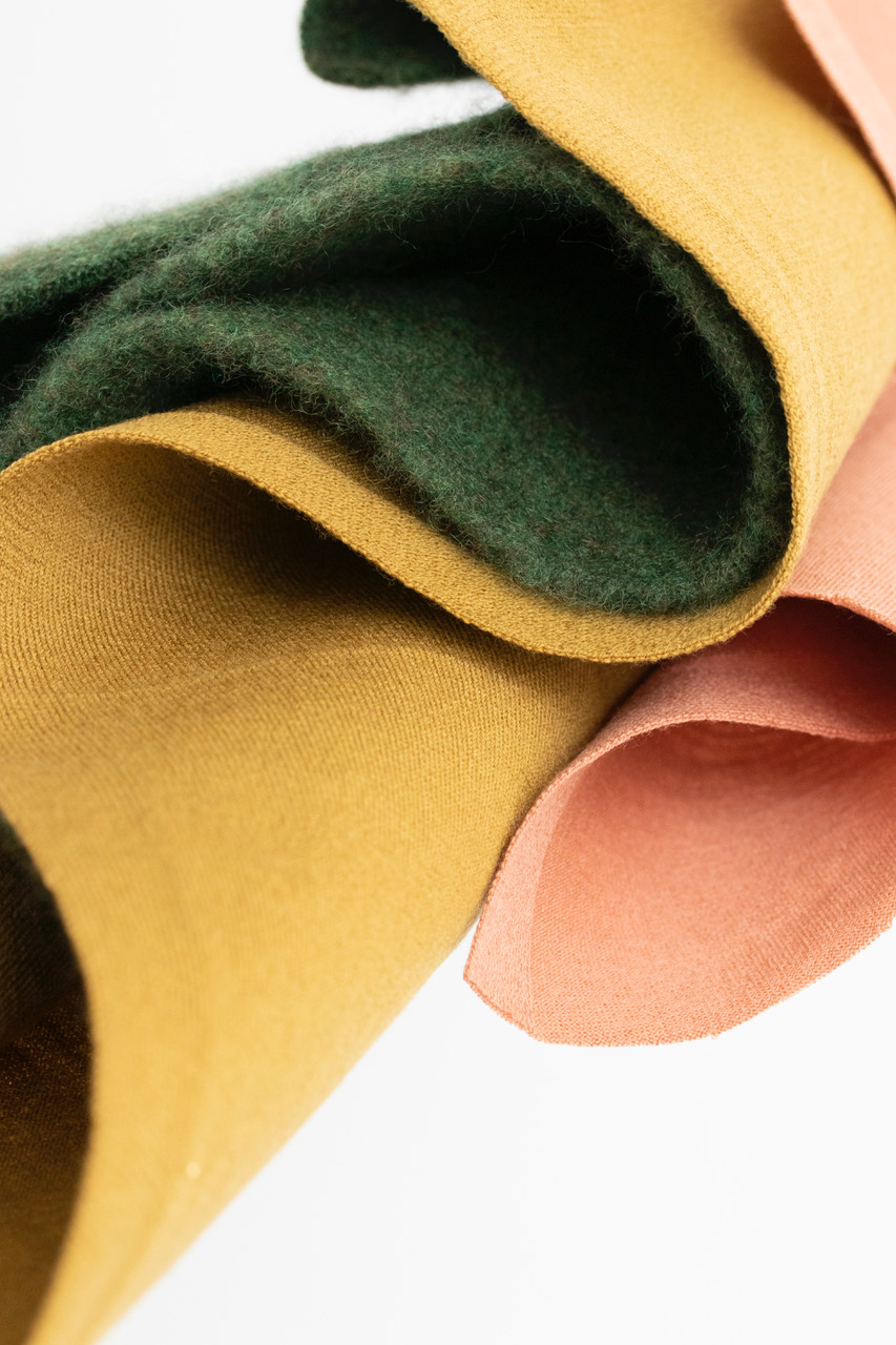 Warm colours for AW 21/22 from Cariaggi simple comfort and cosy surfaces. © Pitti Filati.