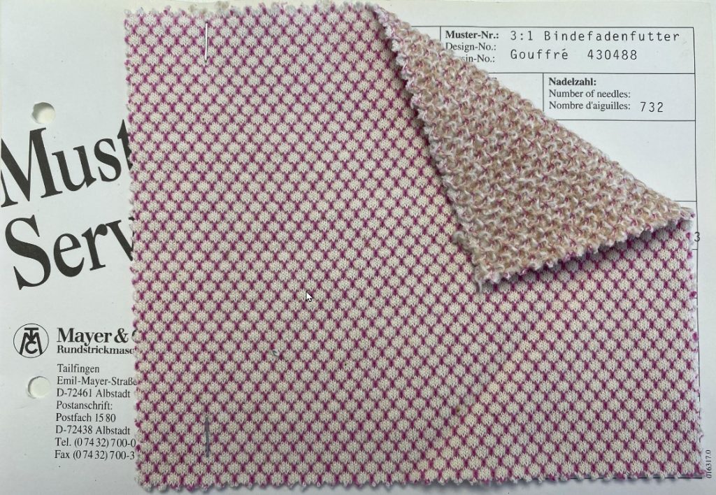 Three-thread fleece Gouffre pattern as a result of combining plain and purl. © Mayer & Cie.