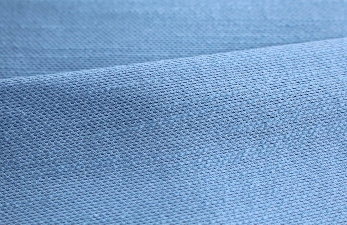 Trendy fabric from a WEFT.FASHION TM 3 in a yarn-dyed, coarse natural fibre flame yarn. © Karl Mayer