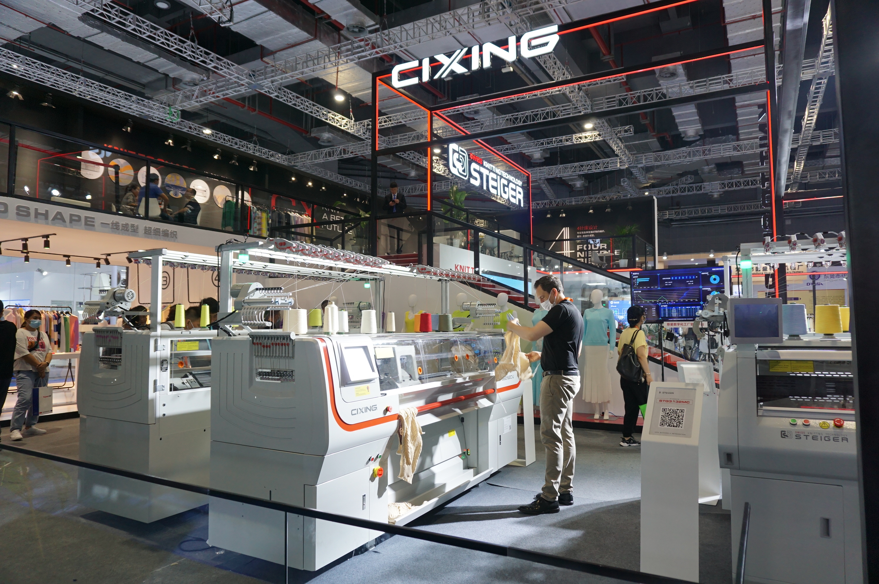 Cixing-Steiger booth in Shanghai. © Stephanie Lawson