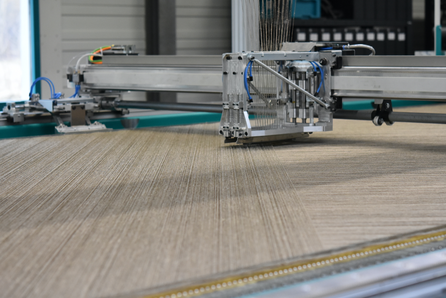 Processing of flax fibres on a multiaxial warp-knitting machine. © Karl Mayer Group