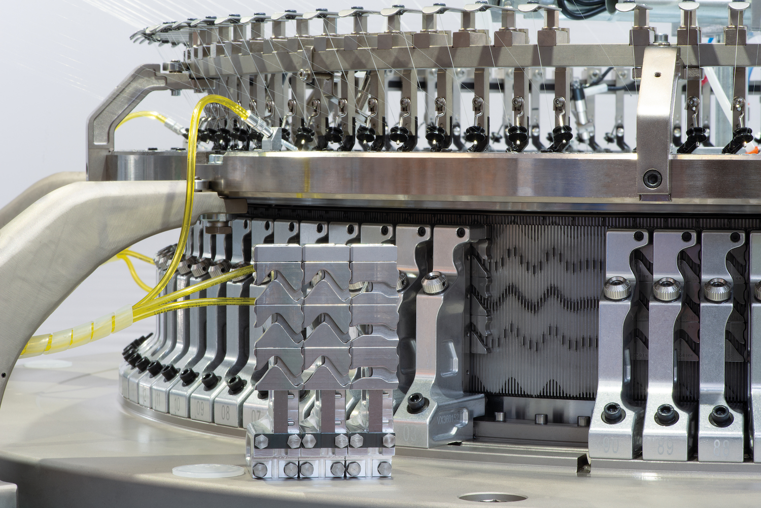 Italian firm presents first circular knitting machine