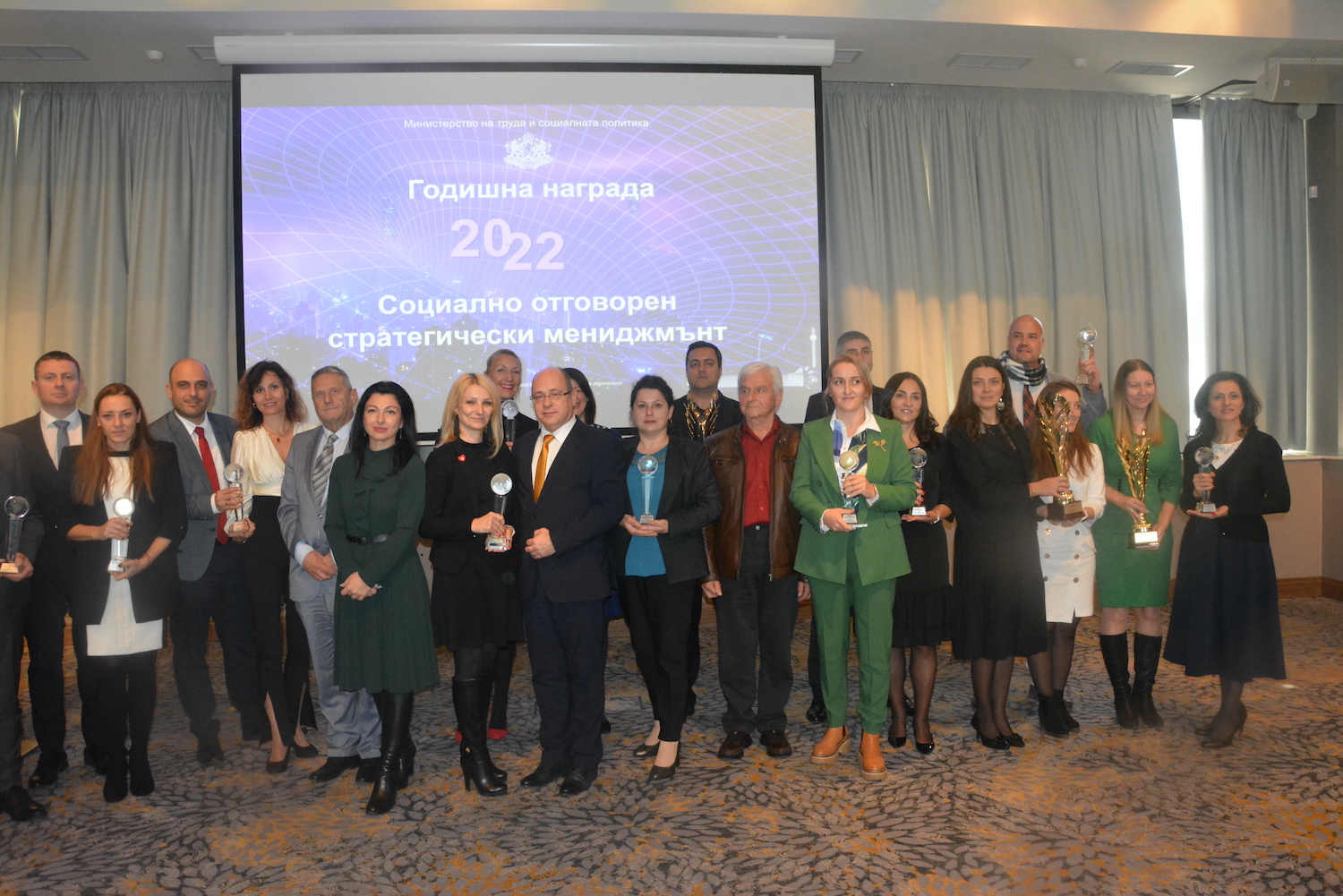 All winners, with the Minister of Labour & Social Policy Lazar Lazarov. © Kingly 