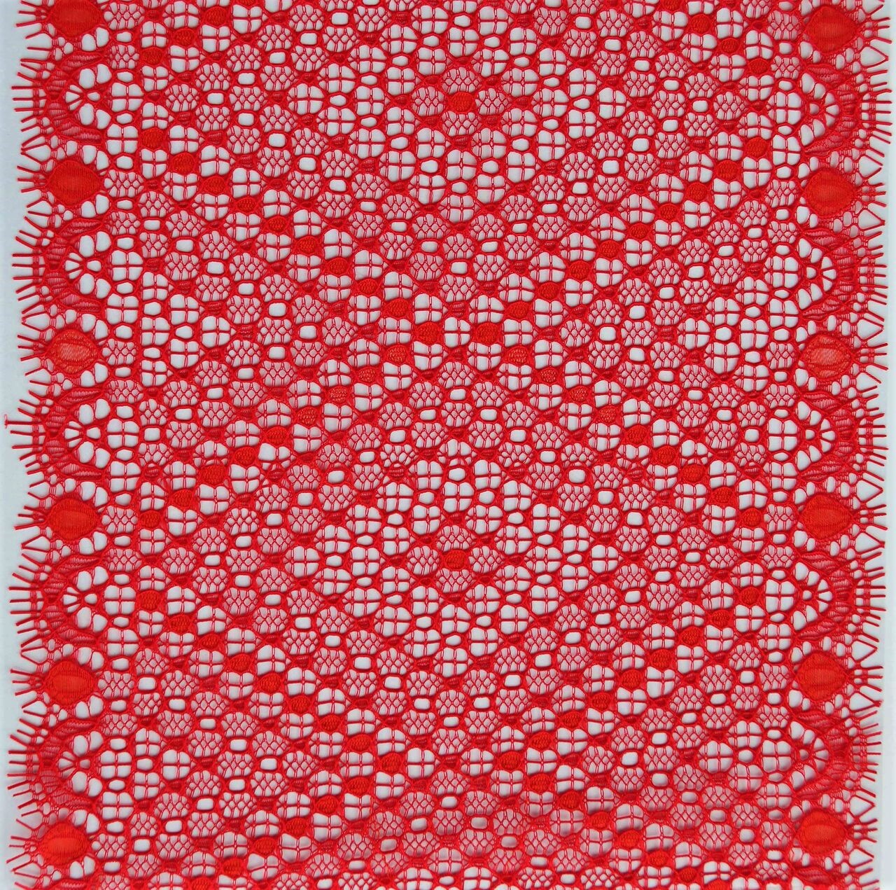 Chantilly style cross band lace with Symm-Net Fig. © Karl Mayer