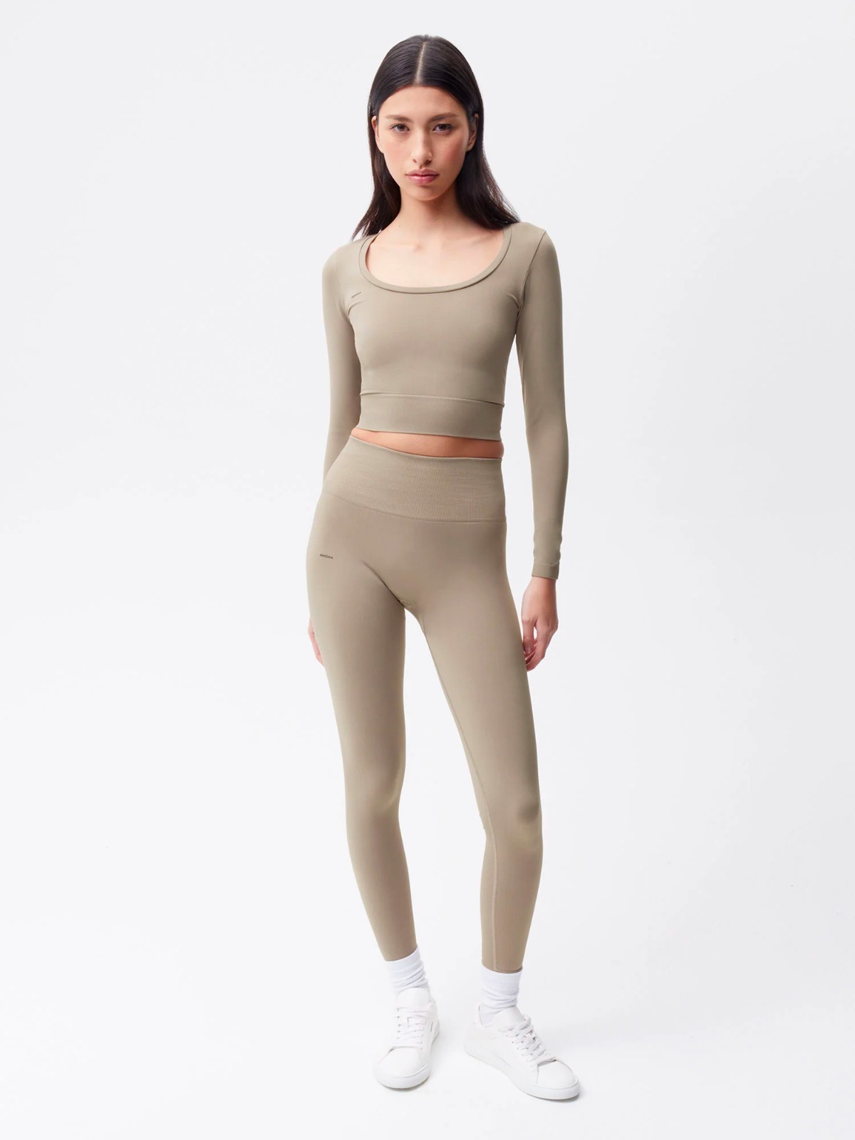 Women’s activewear leggings in taupe. © Hyosung