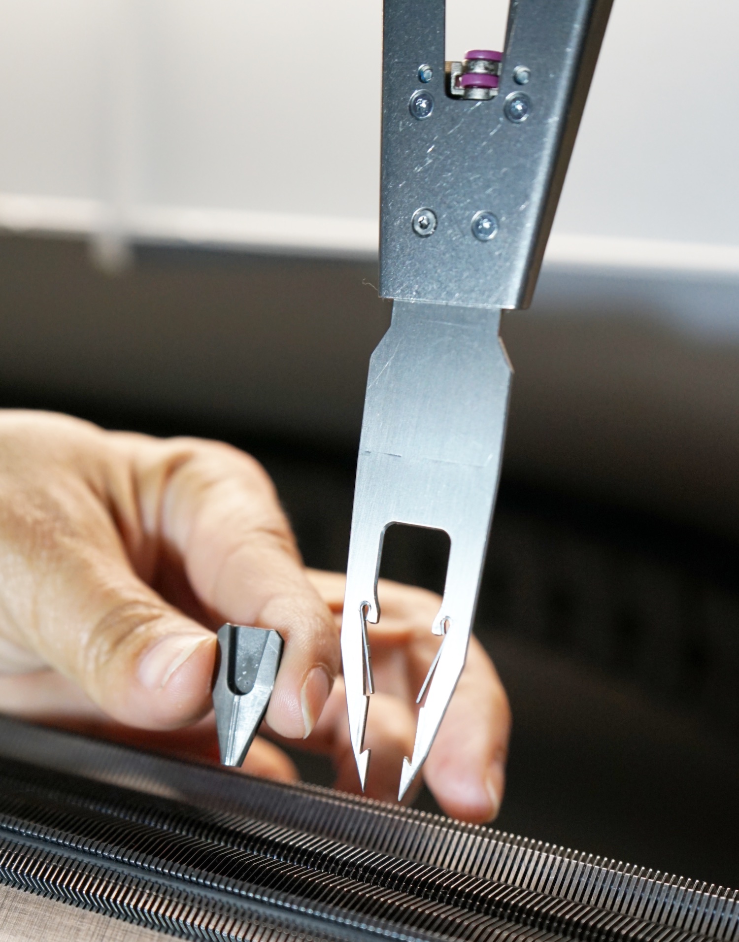 ADF yarn carrier clip tip. © Karl Mayer Stoll