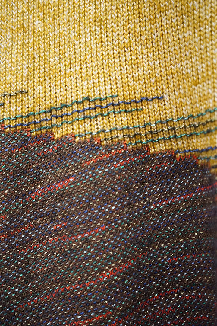 Coarse gauge knitwear with weft insertion from ADF 830-24 ki W knit and wear in gauge E3,5.2. © Karl Mayer Stoll