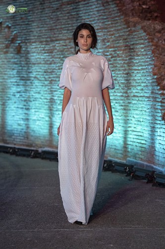 The garment was realised on a Shima Seiki WHOLEGARMENT knitting machine, where the entire item was knitted directly from spools of Biofeel eleven yarn, bypassing the traditional stages of fabric manufacture and sewing. © RadiciGroup