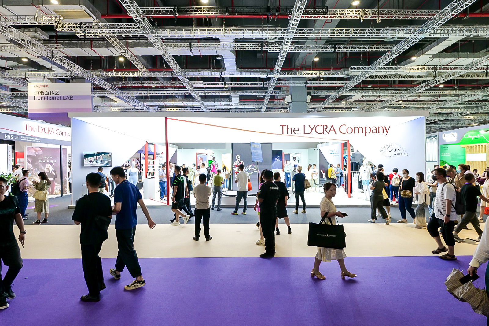 Other notable debuts included Lycra showcasing three new branded fibres - Lycra Adaptiv Black and Adaptiv Xtra Life and Lycra Sheer Sensation. © Messe Frankfurt / Intertextile Shanghai Apparel Fabrics