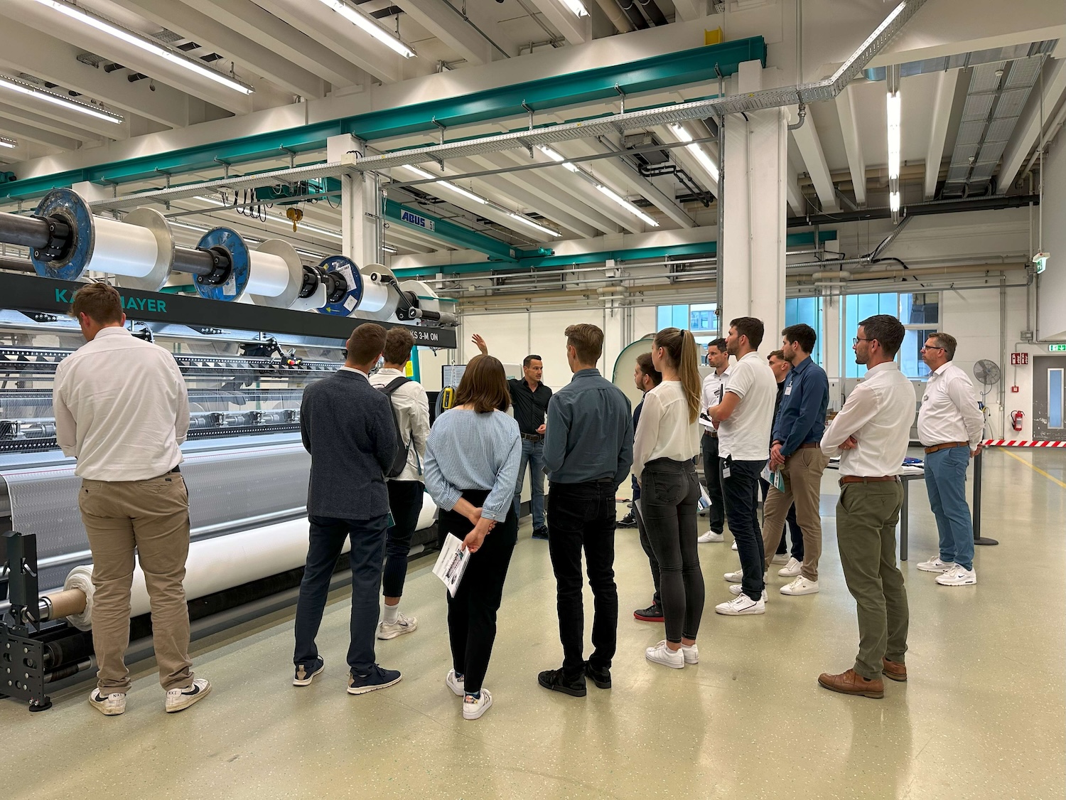 Student’s kick-off the project at a Karl Mayer warp knitting machine. © Karl Myer Group