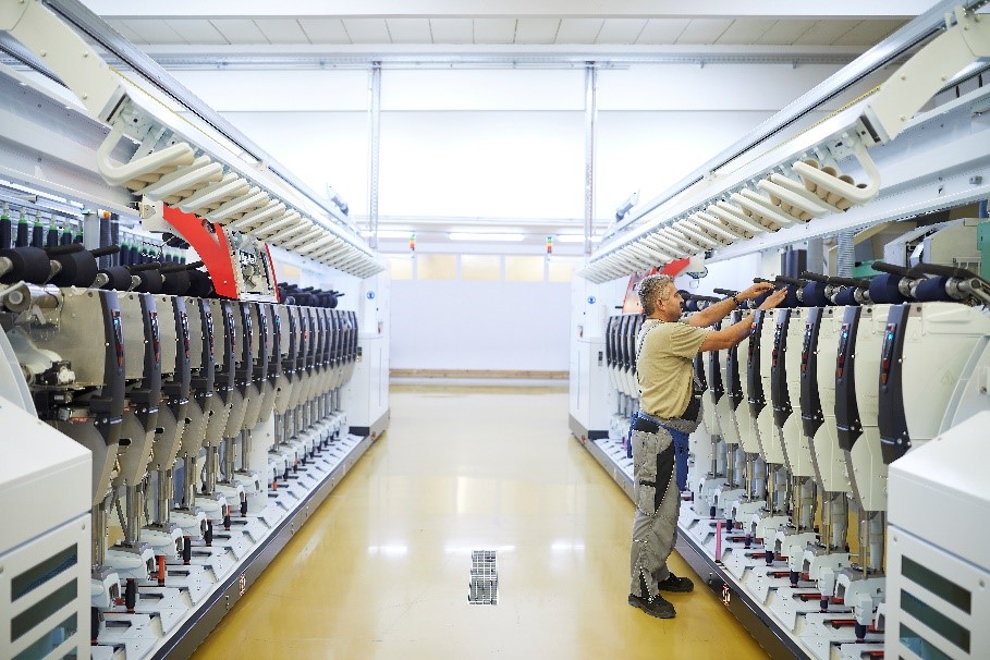 State-of-the-art spinning machines at Gebrüder Otto predominantly process natural fibres. © Kelheim Fibres