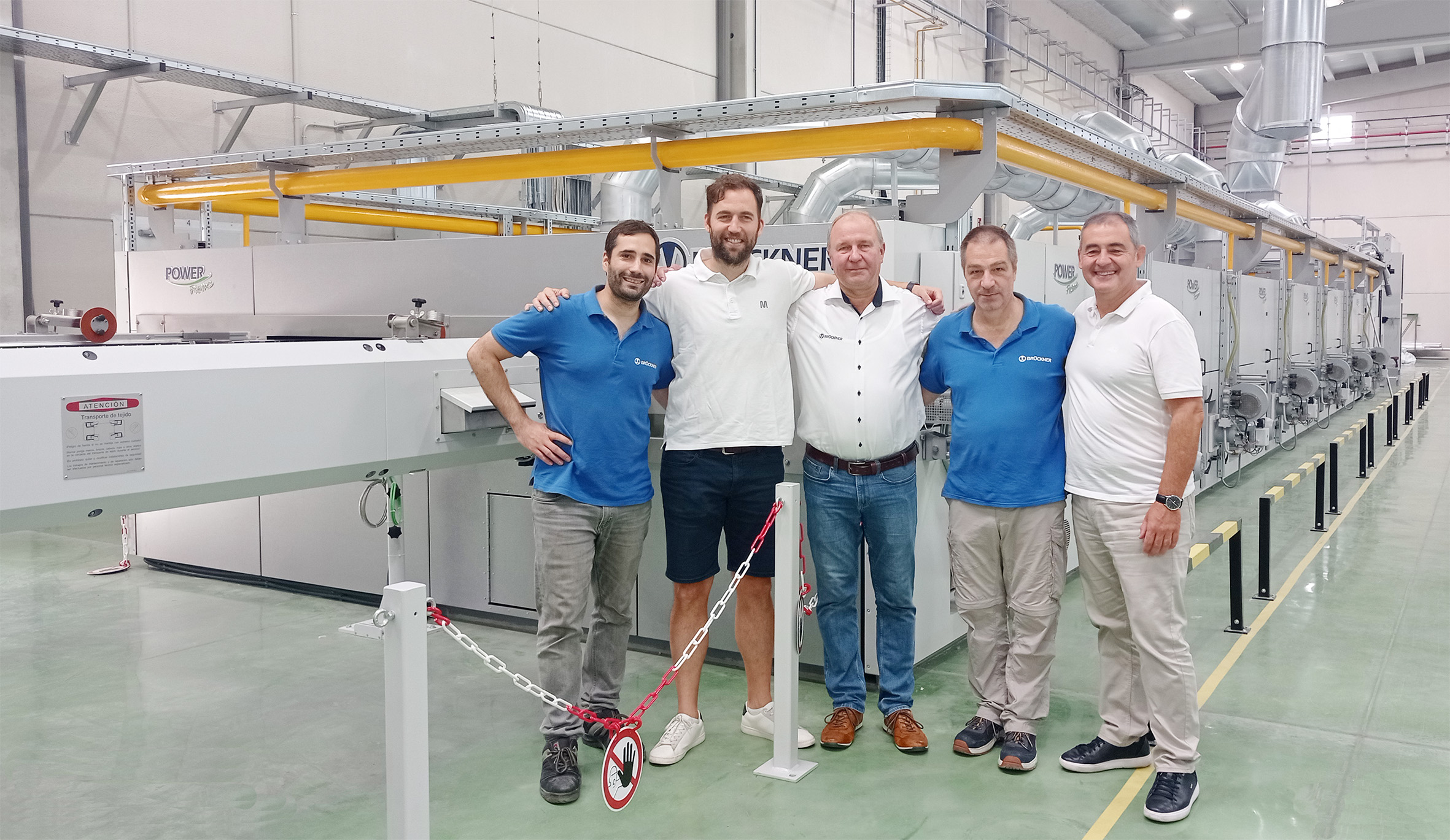 From left to right: Manuel Romero Delgado (Brückner), Fernando Campos (owner), Dirk Städter (Brückner), Rudi Hollands (Brückner), Alfons Serano (Consultant Prosultex). Brückner